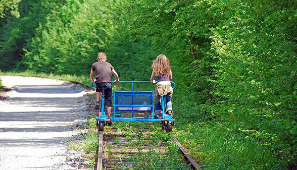 Rail-bikes van de Molignée